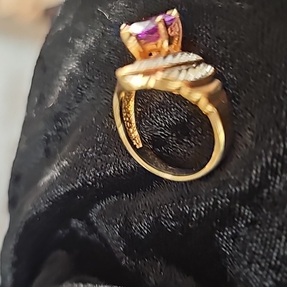 Ladies Ring Size 7 - Picture 7 of 7